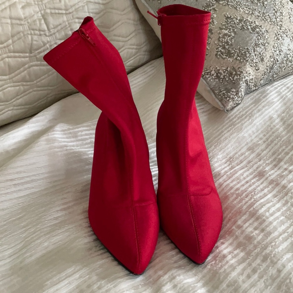 Red Booties ❤️🎈
